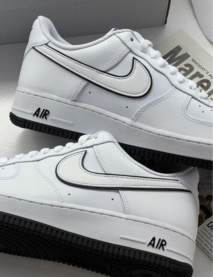 AF1 LOW WHITE AND BLACK SOLE